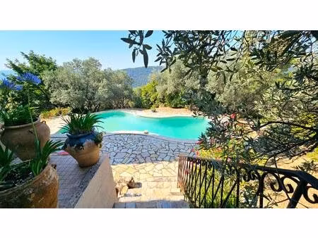 villa de caractère   piscine originale  vue dégagée à 180 °
