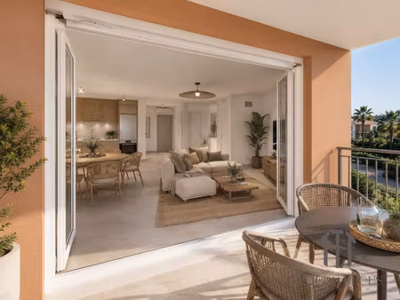 appartement t3 avec balcon au coeur du golfe de saint-tropez
