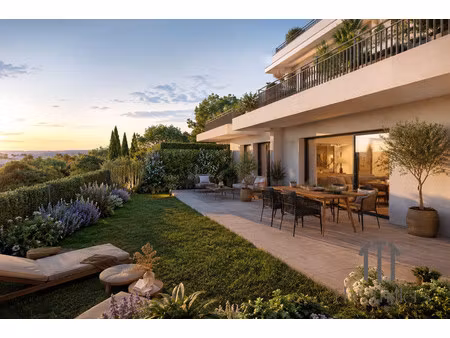 cogolin – t3 en rez-de-jardin avec grand extérieur