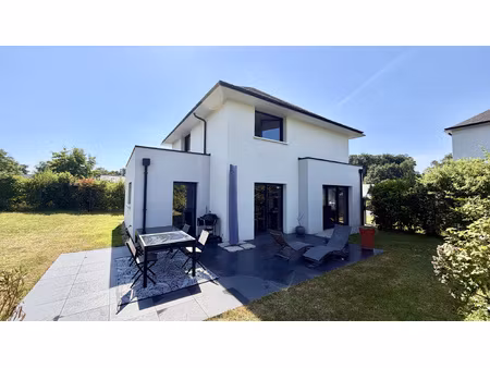 a vendre maison récente saint clément de la place