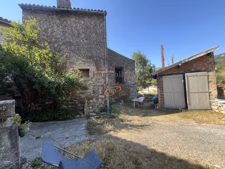 maison de village en pierres avec cour et garages
