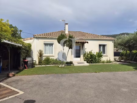 agréable villa de plain-pied dans quartier calme à bollene
