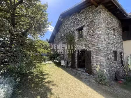bâtisse en pierre de 1850 au cachet préservé – proche bourg