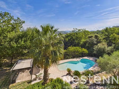a vendre - maison de 176 m2   4 chambres  avec piscine   vue dégagée  grand terrain.