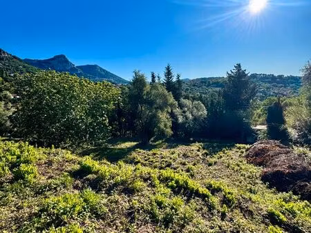 terrain 2 500 m² avec permis purgé pour projet villa contemporaine avec vue sur le baou