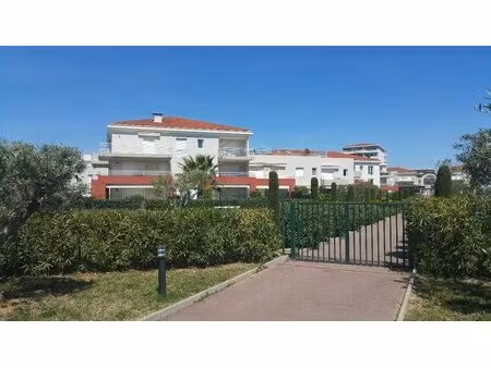 deux pièces meublé de 45m² avec garage et jardin clos