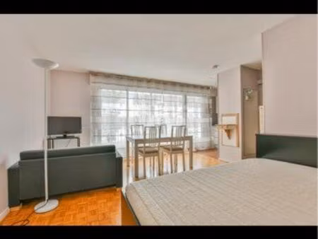 beau studio meublé de 29 m2 disponible le 1er juillet