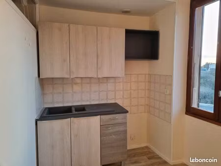 t2m duplex lumineux  centre ville  quartier calme  dans maison de rue