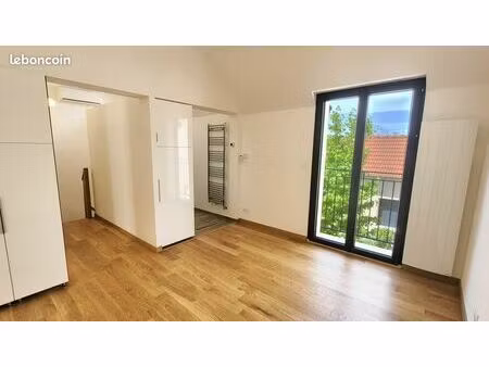 petite maison duplex refaite à neuf type f2 parking privé terrasse climatisation