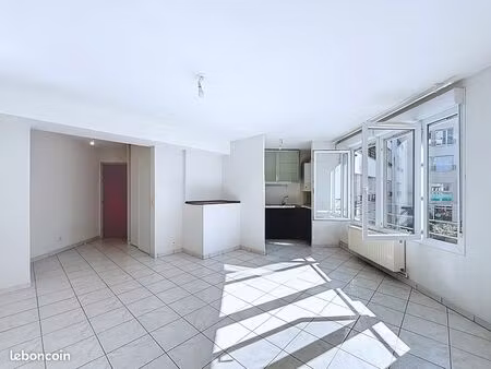 appartement t2 loué non meublé - idéalement situé quartier europole - loyer 705 charges co