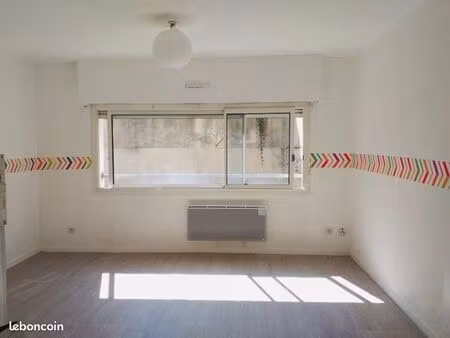 studio 27 m² – hyper centre le mans – 100 m place de la république – calme – 385