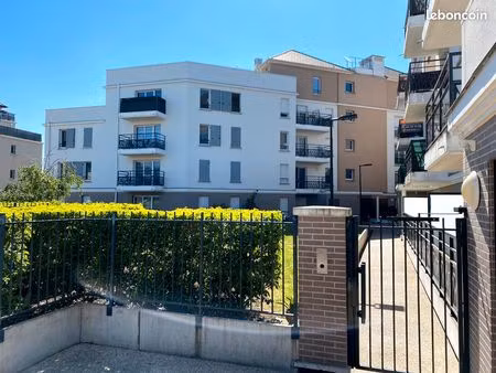 studio avec parking en sous-sol avec balcon vue sur lac - le miroir de l'eau