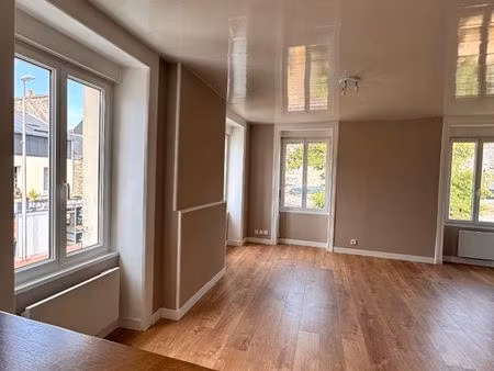 a louer - duplex 3 pièces de 50m2 entièrement rénové - tourlaville