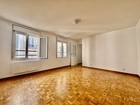 paris 9ème  2 pièces avec parking en sus +165 eur
