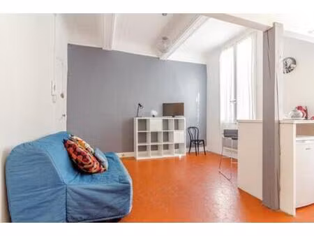 a louer grand studio meublé  dans une rue calme du centre historique d'aix en provence