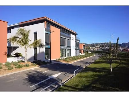 location commerce ollioules 83190 68m²