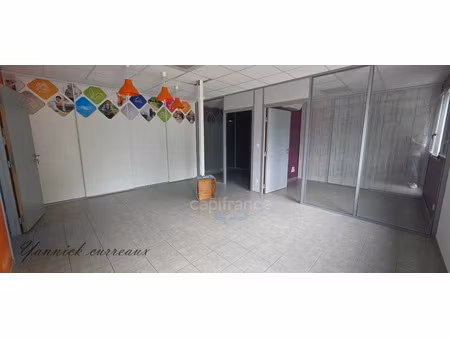 location locaux professionnels 5 pièces 61 m² à tavaux (39500)  1 085 €