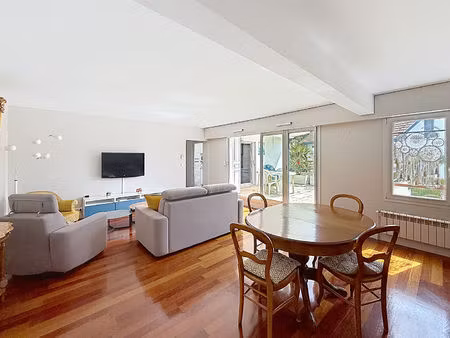 quartier les arenes t3 bis dans residence de standing