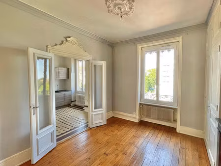 appartement t3 de 100 m² à bourgoin-jallieu