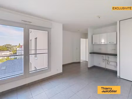 longchamp/beauséjour : appartement t2 calme avec parking  tram 3 à pied