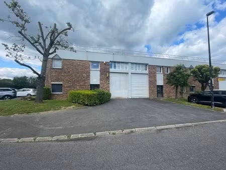 vente local d’activités lisses 91090 675m²