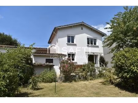 maison 81 m² avec garage et jardin  proche centre.