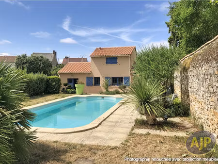 maison familiale avec piscine  au calme à cholet