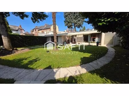 tres rare !! maison d'architecte d'environ 199m²  3 chambres  bureau  jardin clos  garage