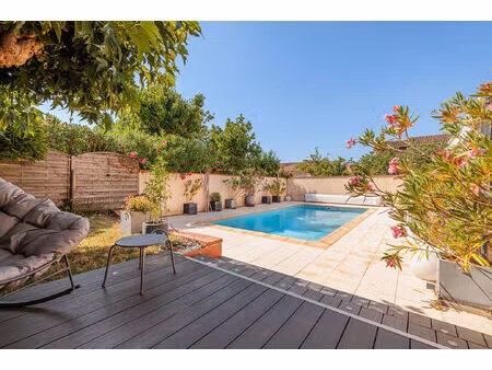 villa familiale 7 pièces d'environ 165 m2 avec piscine et garage