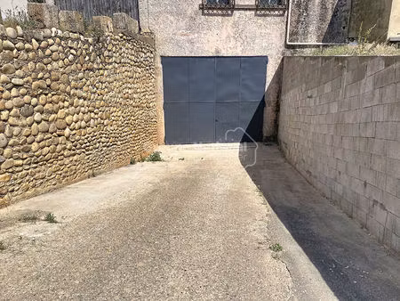 châteauneuf-du-pape : ancienne cave viticole de 350 m² avec fort potentiel