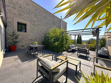 superbe maison en pierre avec jardin