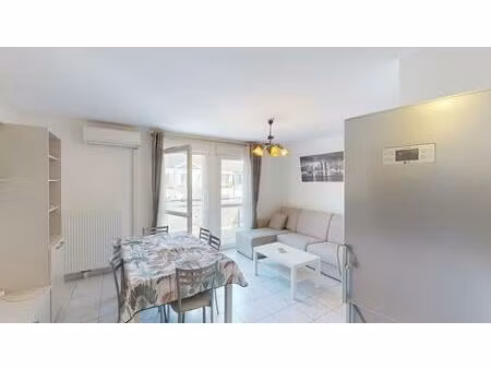 t2 avec balcon et une place de parking - bourg de saran