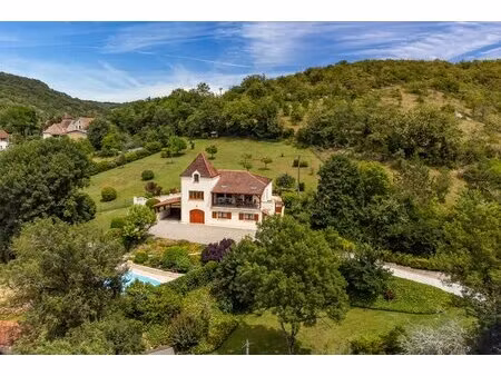 superbe propriété avec piscine  spa et vues panoramiques à proximité de cahors