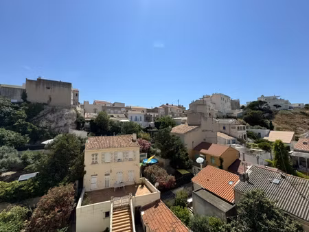 appartement 62 84 m2 t3/4 m2 carrez balcon vue laterale mer parking 13007