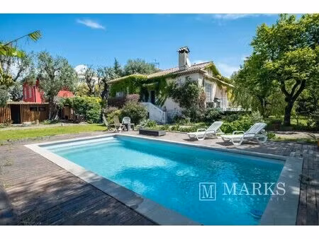 villa avec permis de construire accordé  à proximité de la plage à saint-jean-cap-ferrat.