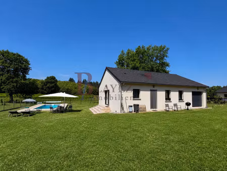 agréable maison contemporaine de plain-pied avec piscine
