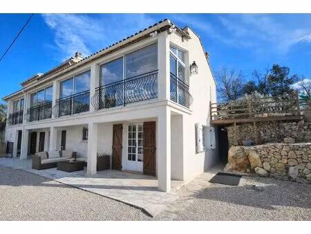 maison dans quartier résidentiel avec piscine et possibilité d'extension