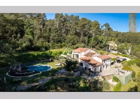 villa de 152m² sur 7000m² de terrain avec une vue panoramique