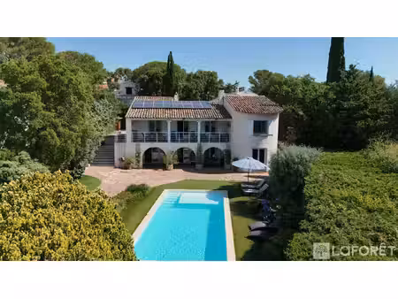 saint-raphaël villa rénovée avec vue mer  piscine et vaste terrain