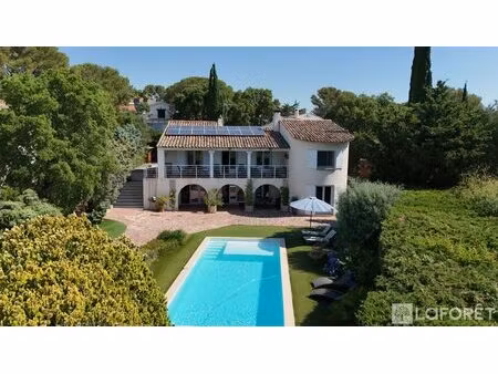saint-raphaël villa rénovée avec vue mer  piscine et vaste terrain