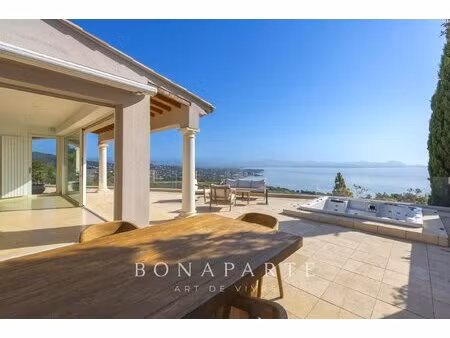 villa vue mer panoramique aux issambres