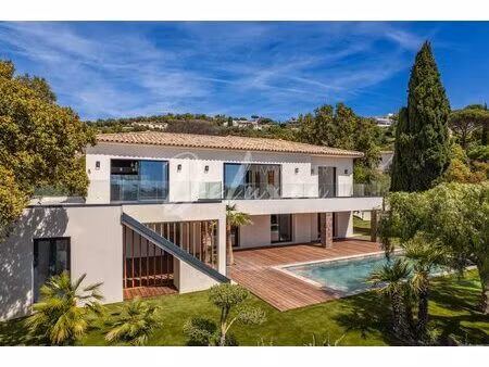 villa d'architecte avec piscine chauffée et vue mer imprenable  les issambres.