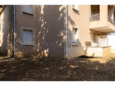 carcassonne - peripherie appartement t2 45m² avec terrasse et place de parking privative