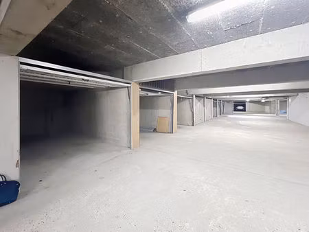 parking / box caen