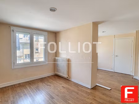 a louer - centre ville vire normandie- bel appartement t4 de 80 m2 avec vaste séjour