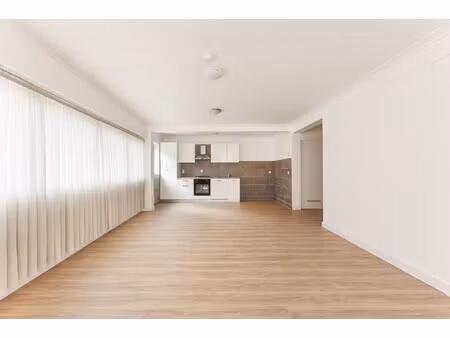 gelijkvloers appartement / praktijk in silsburg deurne-zuid