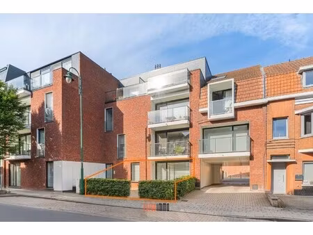 lichtrijk gelijkvloersappartement met tuintje te brugge