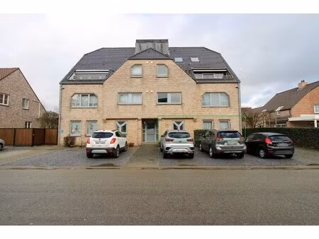 gelijkvloers appartement met 2 slaapkamers  autostaanplaats en kelderberging in maasmechel