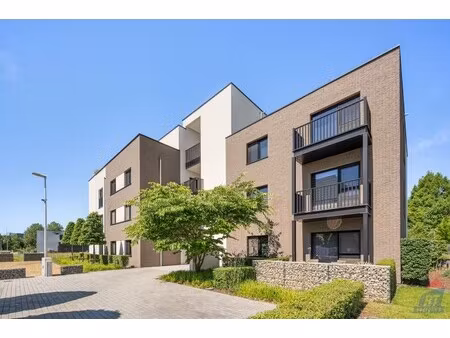 exclusief penthouse met een indrukwekkend zonneterras van ruim 134 m² in sint-truiden
