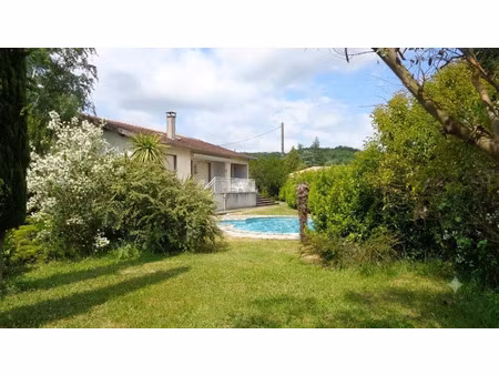 pavillon avec piscine